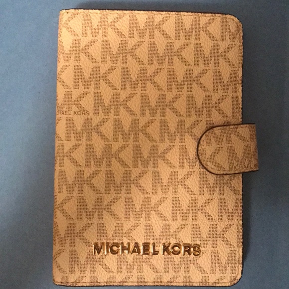Michael Kors Accessories - Michael Kors wallet